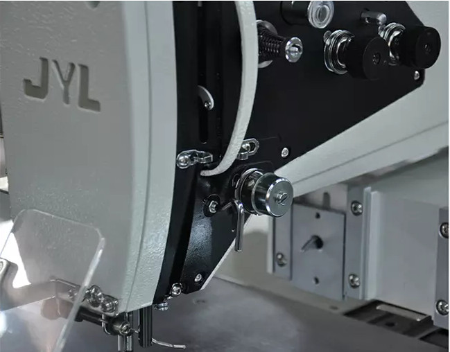 Máquina de coser de patrón industrial automática para productos de cuero JYL-G1510